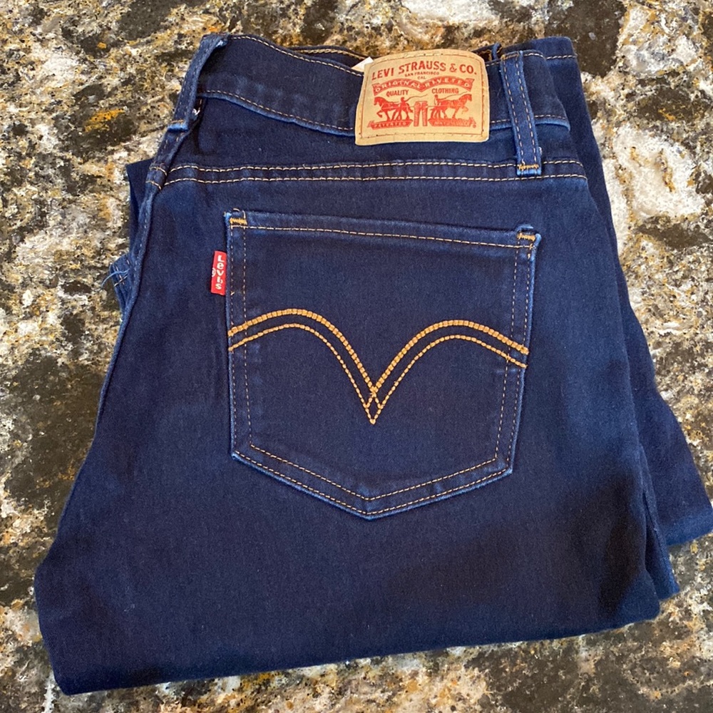 Dark stretchy skinny Levi Jeans